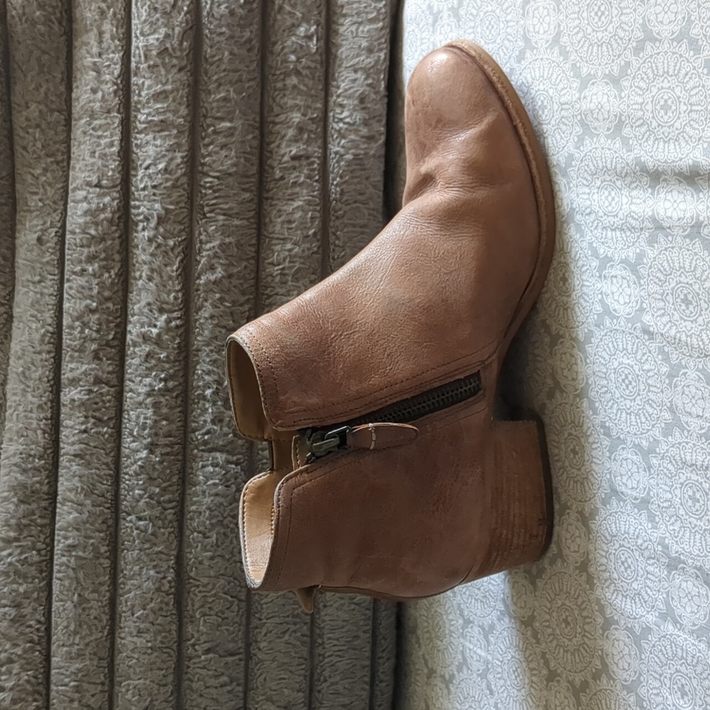 Clarks - Picture 5 of 5